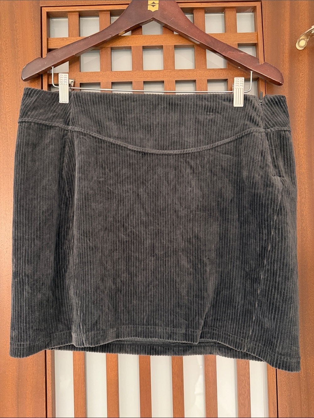 Women's Lululemon Gray Corduroy Mid Rise Mini Skirt Size 12